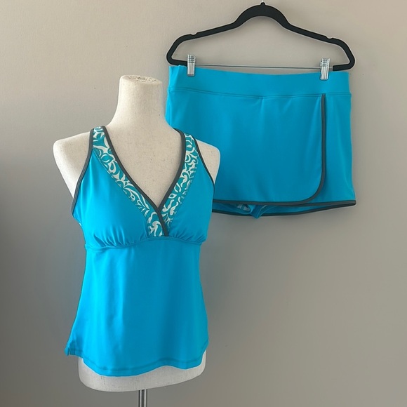 Lands' End Women's Blue Halter Tankini Swimsuit
Set with Skort Sz 14 Resortwear - Picture 1 of 10